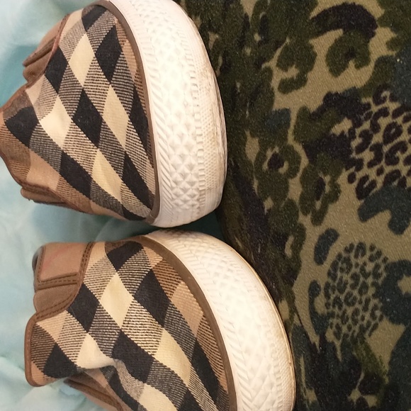 BURBERRY  SLIP ON'S - Picture 7 of 10